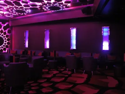 Razzmatazz Cocktail Bar & Lounge — photo 8
